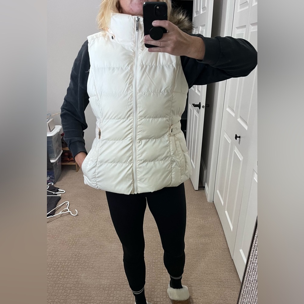 Denver Hayes Stylish White Puffer Vest with Fur Trim